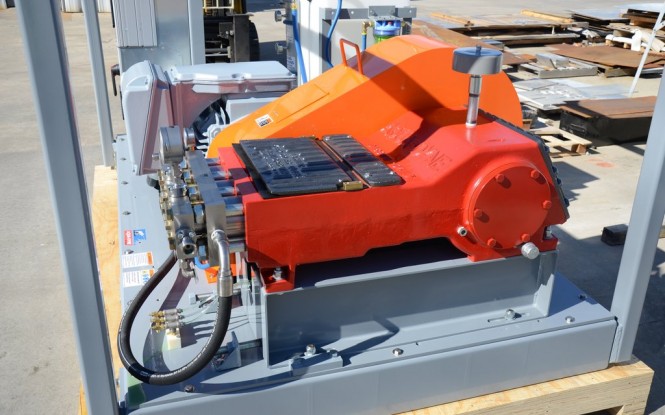 واترجت فشارقوی با فشار 40000PSI  جهت رسوب زدایی و شستشوی صنعتی مبدل های حرارتی مدل Aqua-Dyne BlastMax 250 ساخت ایدروجت ایتالیا